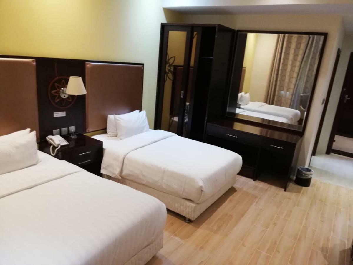 อัล ลิวาน สวีทส์ รอว์ดาต อัล ไคล Aparthotel โดฮา ภายนอก รูปภาพ