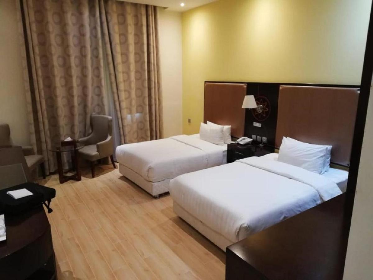 อัล ลิวาน สวีทส์ รอว์ดาต อัล ไคล Aparthotel โดฮา ภายนอก รูปภาพ